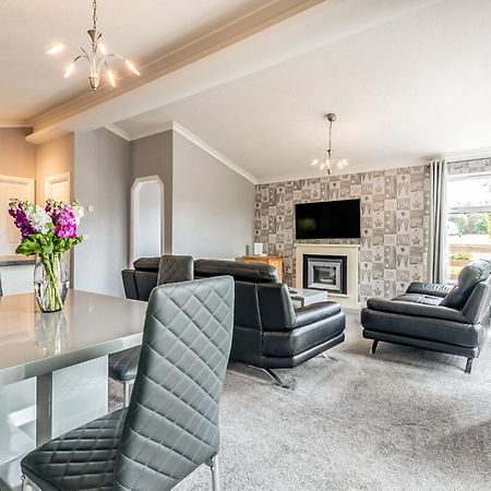 Longnor Wood Holiday Park 외부 사진