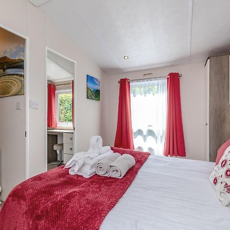 Longnor Wood Holiday Park 외부 사진