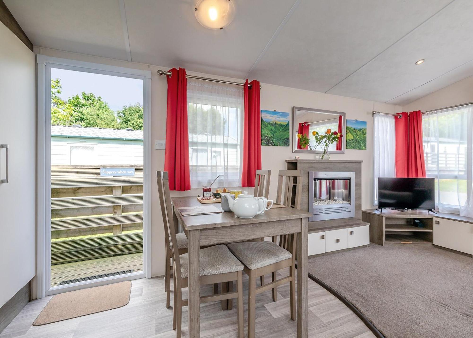 Longnor Wood Holiday Park 외부 사진