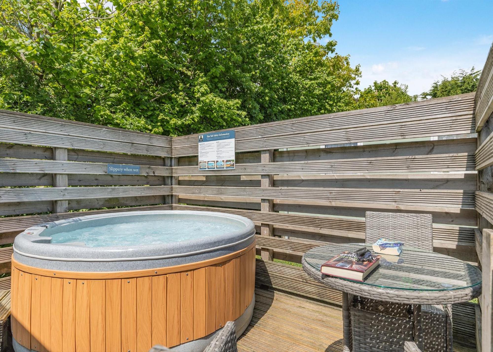 Longnor Wood Holiday Park 외부 사진